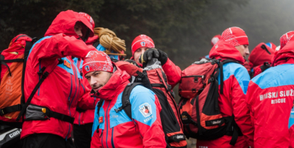 Úmrtí ženy a jejího syna v Krkonoších policie vyšetřuje jako vraždu a sebevraždu