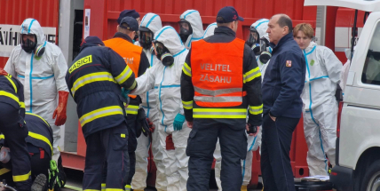 Veterináři a hasiči utratili drůbež z napadeného velkochovu v Sedlčanech
