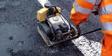 Středočeští cestáři se kvůli počasí potýkají s větším množstvím výtluků