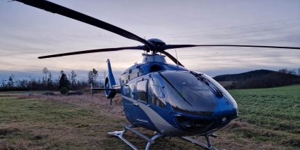 V rodinném domě se utrhlo balkonové zábradlí, senior po pádu na místě zraněním podlehl