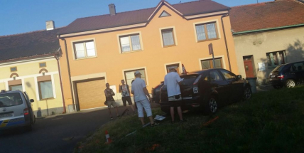 Řidič v Milínské porazil značku