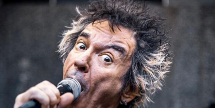 Ve věku 55 let dnes zemřel lídr punkrockové skupiny Plexis Petr Hošek