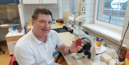 Nový primář příbramské mikrobiologie: K virům musíme přistupovat racionálně, epidemie je jen úředně nastavená hranice