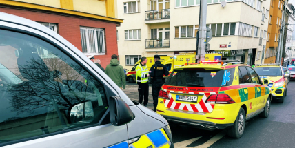 Chodkyni v Praze 6 srazilo samovolně rozjeté auto, na místě zemřela