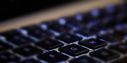 Pachatelé kyberkriminality využívají strach, zvědavost i ziskuchtivost obětí