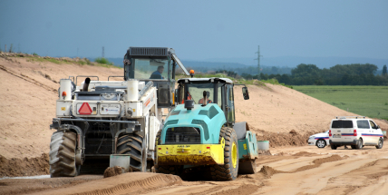 Na jaře bude asi měsíc zavřená silnice mezi Lety a Orlíkem