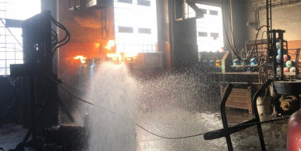 Při explozi v závodě v Košťanech na Teplicku se vážně zranilo pět lidí