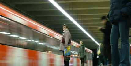 Pád muže do kolejiště metra na Chodově zastavil ráno provoz části linky C