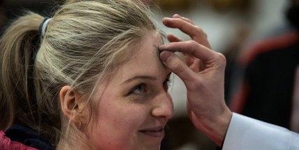 Dnes je Popeleční středa, věřícím začíná půst