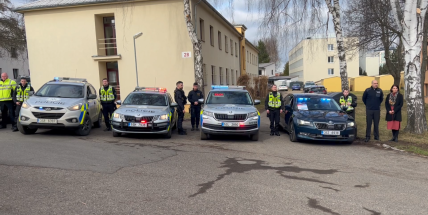 Policie uctila oběti trestných činů tichem a majáky