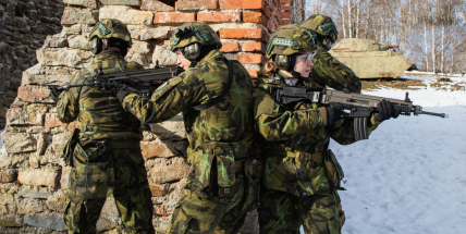 Boj o budovu: Strakoničtí vojáci v záloze poprvé cvičili s novými zbraněmi