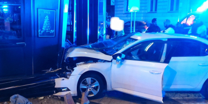 V Praze srazilo auto několik chodců, řidič měl zřejmě záchvat