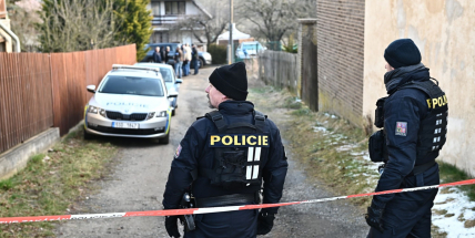 Policie našla dva mrtvé seniory, má podezření na vraždu a sebevraždu