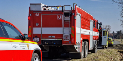 Při požáru domu na Příbramsku se vážně zranil muž, letěl pro něj vrtulník