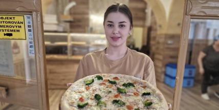 Příbramská pizzerie Pablo představila nové vegetariánské jídlo a zákazníkům nabízí Coca-Colu zdarma