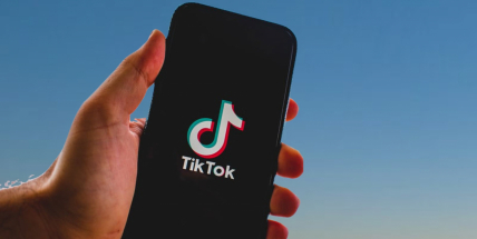 NÚKIB vydal varování kvůli TikToku, označil ho za bezpečnostní hrozbu