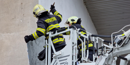 Do Česka se v úterý pozdě odpoledne vrátí silný vítr