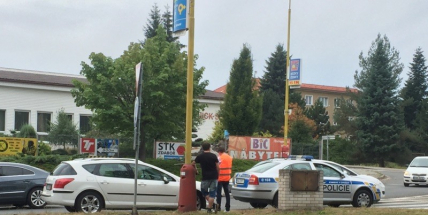Policejní vůz se připletl k nehodě