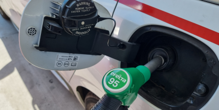 Pohonné hmoty ve Středočeském kraji od minulého týdne zlevnily