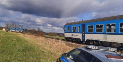Na Písecku se téměř srazily dva vlaky, zastavily pár desítek metrů proti sobě