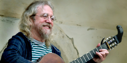 Do Příbrami se vrací písničkář Jaroslav Hutka