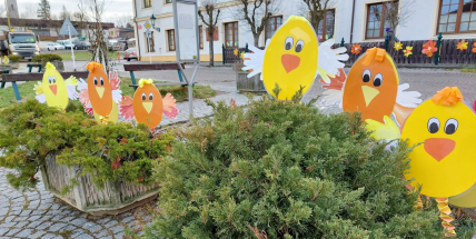 Velikonoční výzdoba rozveselila příbramská náměstí