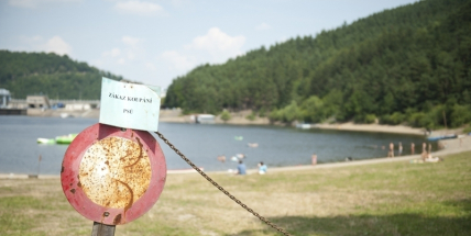 Voda na Orlíku není ani na konci sezony bez problémů