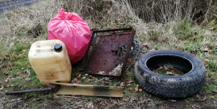 Dobrovolníci před hlavní sezónou uklidili Brdy