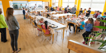 Školním obědům neohroženě vládne svíčková a buchtičky s krémem