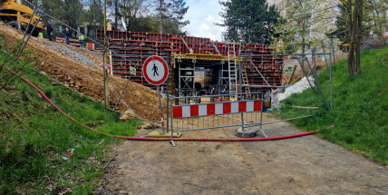 Rekonstrukce prvního mostu ve Školní ulici bude dokončena na konci května