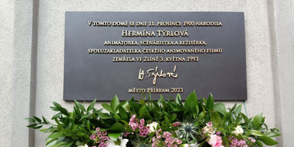 Na rodném domě Hermíny Týrlové je pamětní deska