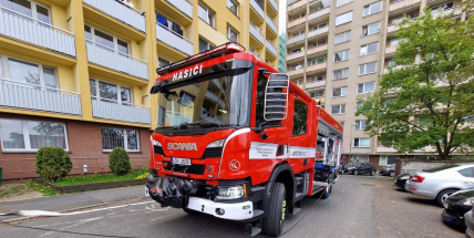 Pět hasičských jednotek zasahovalo u požáru v domě s pečovatelskou službou