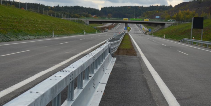Vláda zvýší cenu dálniční známky na 2300 korun, později ji chce valorizovat