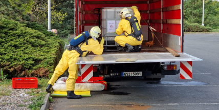 Hasiči absolvovali taktické cvičení simulující únik nebezpečné látky
