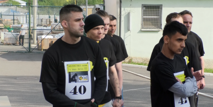 Vězni v Příbrami běželi závod za ostnatým drátem