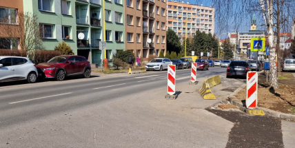 Na nový povrch v Milínské si ještě počkáme, ŘSD je paralyzováno kvůli policejní razii