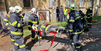 Video: Záchranáři v Příbrami cvičili zásah při výbuchu nelegální laboratoře na výrobu drog