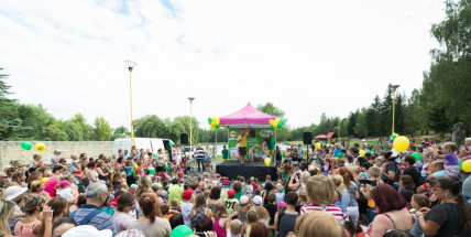 Na otevření Rákosníčkova hřiště přišly stovky lidí