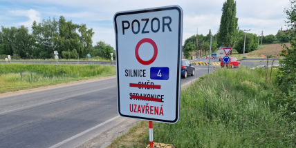 Milínem začal proudit tranzit z D4, uzavírka dálnice se zatím obešla bez nehod