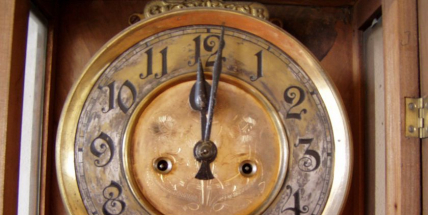 Zloděj odcizil z domu pendlovky a další věci za 400 tisíc