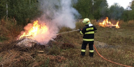 Kvůli teplému a suchému počasí meteorologové vydali výstrahu před nebezpečím požárů