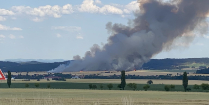 Hasiči dnes likvidovali požár pole na Příbramsku