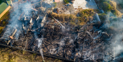 U shořelé restaurace na Trhovkách vyšetřovatel nevyloučil cizí zavinění nebo nedbalost
