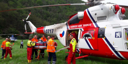 Pro zraněnou cyklistku letěl vrtulník leteckých záchranářů