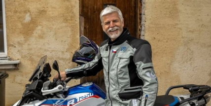 Prezident Pavel vyzval motorkáře, aby nosili přilby