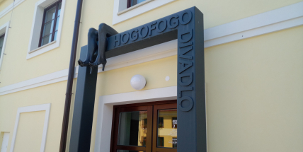 Nápad postavit divadlo na vsi je jako z pohádky, říká umělecká ředitelka Divadla Hogo Fogo