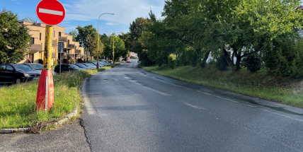 Kompletní výměna povrchu vozovky v Milínské ulici začne v polovině srpna