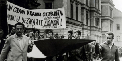 Ani gram uranu sovětským okupantům, znělo Příbramí před pětapadesáti lety