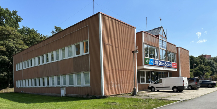 Před Q-klubem rozdali strážníci 22 pokut za dva měsíce