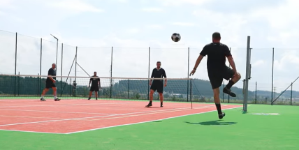 Háje se s prázdninami rozloučí turnajem v nohejbale. Předvedou se i Řepka, Frýdek a Lokvenc